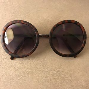 Urban Outfitter Round Tortoise Sunglasses